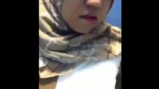 Lagi Rame Hijab Indo Cantik Yang Khas Dengan Goyangan Di Atas Ranjang